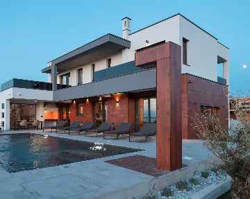 4-Bedroom Villa with Private Pool in Sabunike