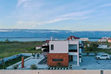 4-Bedroom Villa with Private Pool in Sabunike