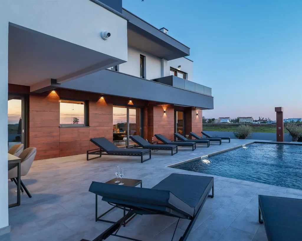 4-Bedroom Villa with Private Pool in Sabunike