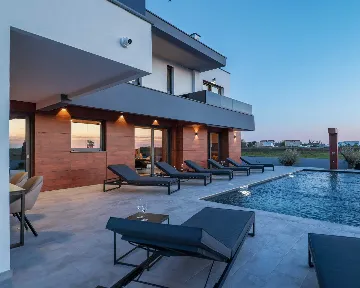 4-Bedroom Villa with Private Pool in Sabunike