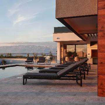 4-Bedroom Villa with Private Pool in Sabunike