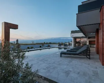 4-Bedroom Villa with Private Pool in Sabunike