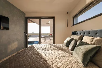 4-Bedroom Villa with Private Pool in Sabunike