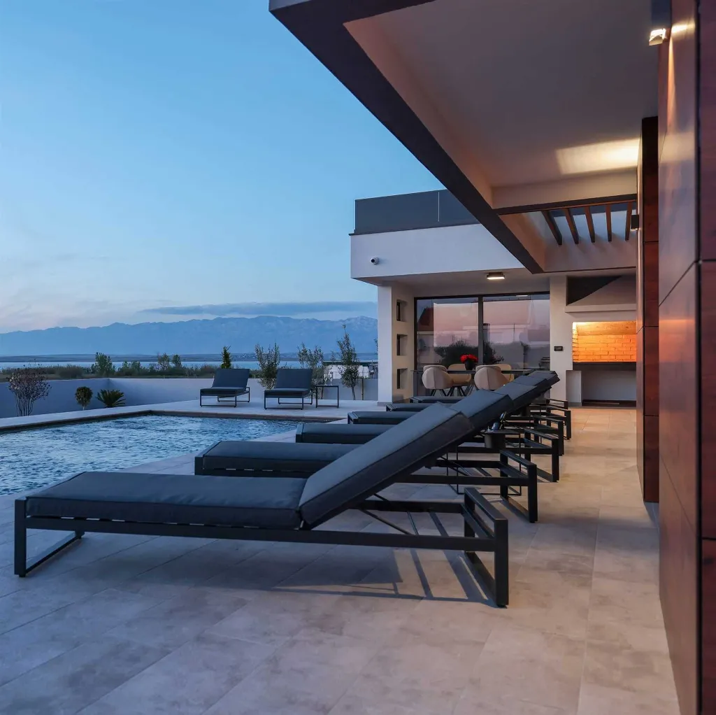 4-Bedroom Villa with Private Pool in Sabunike