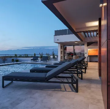 4-Bedroom Villa with Private Pool in Sabunike