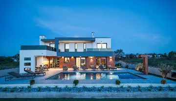 4-Bedroom Villa with Private Pool in Sabunike