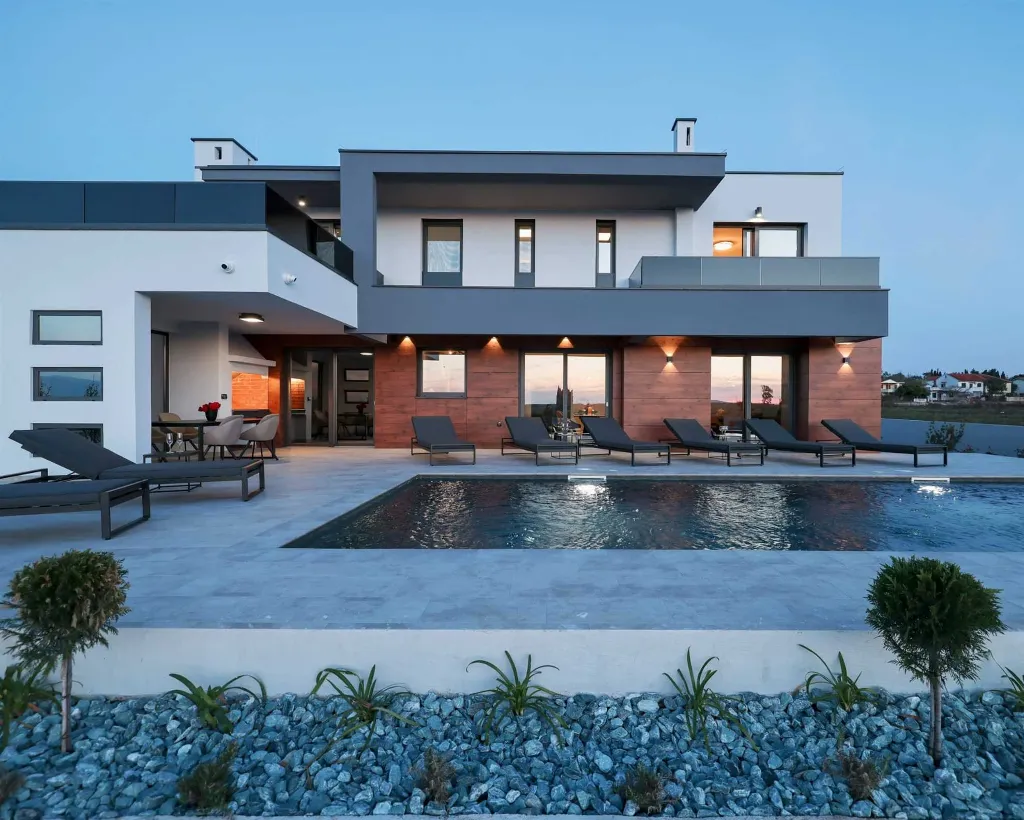 4-Bedroom Villa with Private Pool in Sabunike