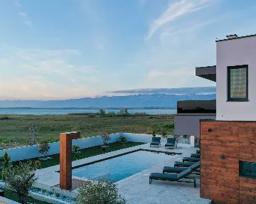 4-Bedroom Villa with Private Pool in Sabunike