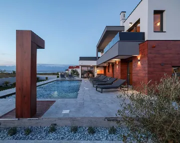 4-Bedroom Villa with Private Pool in Sabunike