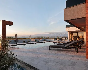 4-Bedroom Villa with Private Pool in Sabunike