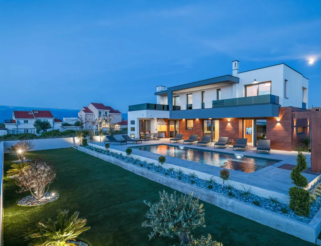 4-Bedroom Villa with Private Pool in Sabunike