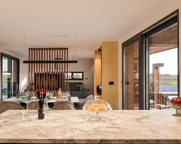 4-Bedroom Villa with Private Pool in Sabunike