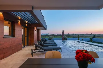 4-Bedroom Villa with Private Pool in Sabunike