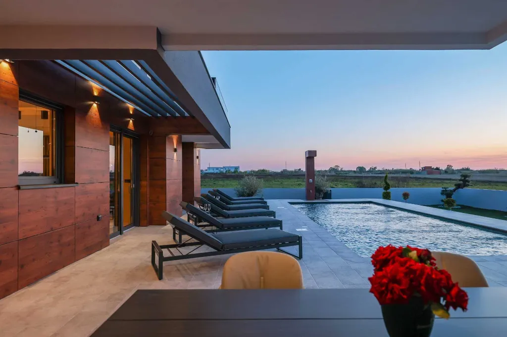 4-Bedroom Villa with Private Pool in Sabunike