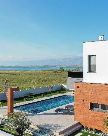 4-Bedroom Villa with Private Pool in Sabunike