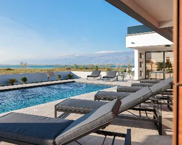 4-Bedroom Villa with Private Pool in Sabunike