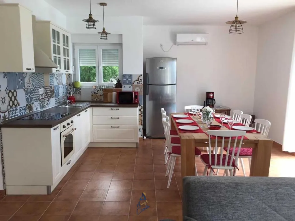 3-Bedroom Villa with Pool in Šmrika