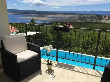 3-Bedroom Villa with Pool in Šmrika