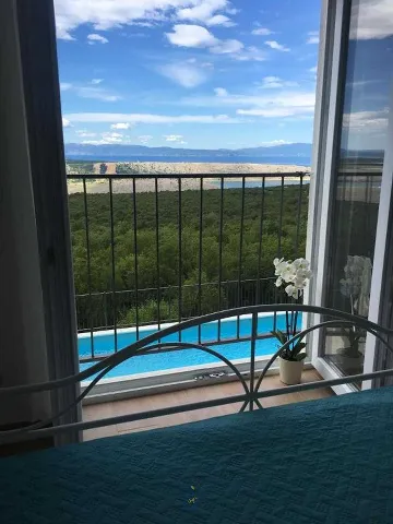 3-Bedroom Villa with Pool in Šmrika