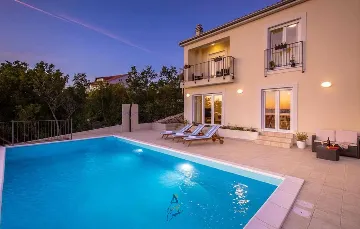 3-Bedroom Villa with Pool in Šmrika