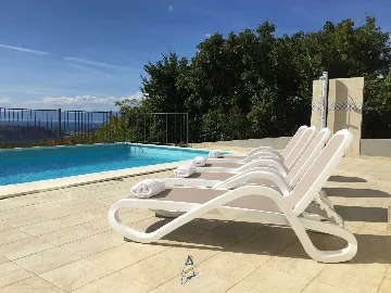 3-Bedroom Villa with Pool in Šmrika