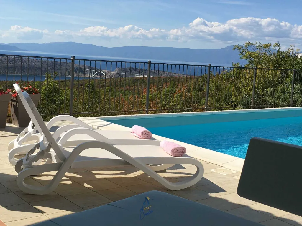 3-Bedroom Villa with Pool in Šmrika