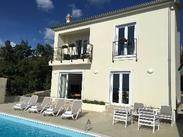 3-Bedroom Villa with Pool in Šmrika