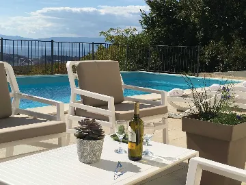 3-Bedroom Villa with Pool in Šmrika