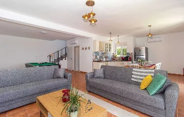 3-Bedroom Villa with Pool in Šmrika