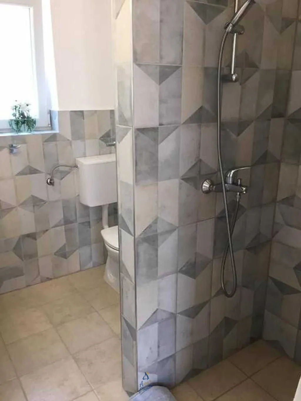 3-Bedroom Villa with Pool in Šmrika