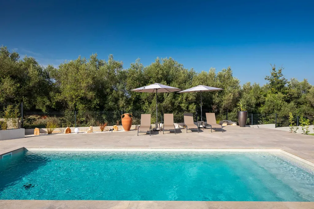 4-Bedroom Villa in Tar with Pool for 10 Guests