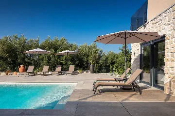 4-Bedroom Villa in Tar with Pool for 10 Guests