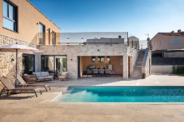 4-Bedroom Villa in Tar with Pool for 10 Guests