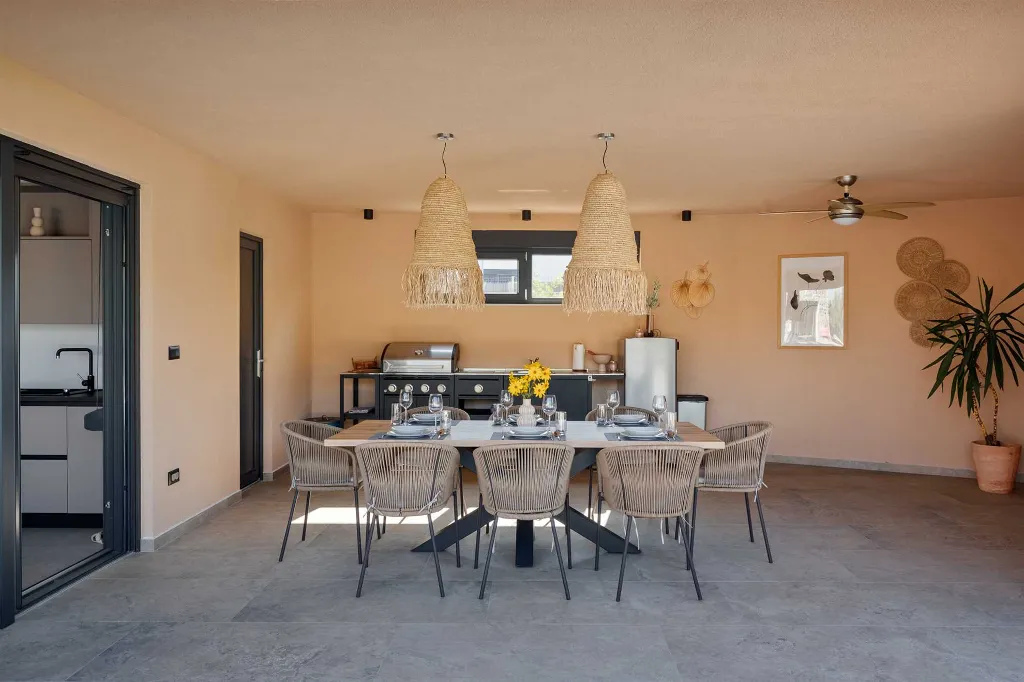 4-Bedroom Villa in Tar with Pool for 10 Guests