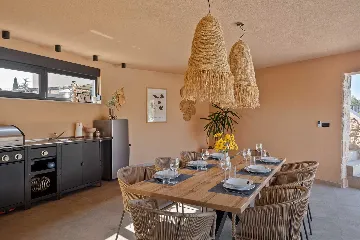 4-Bedroom Villa in Tar with Pool for 10 Guests