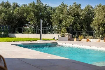 4-Bedroom Villa in Tar with Pool for 10 Guests