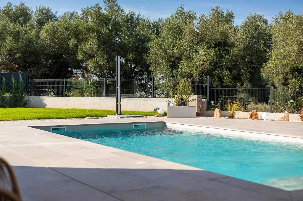 4-Bedroom Villa in Tar with Pool for 10 Guests