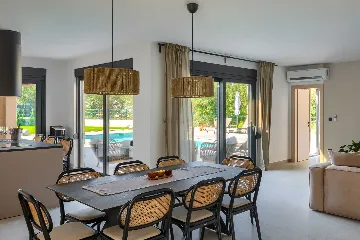 4-Bedroom Villa in Tar with Pool for 10 Guests