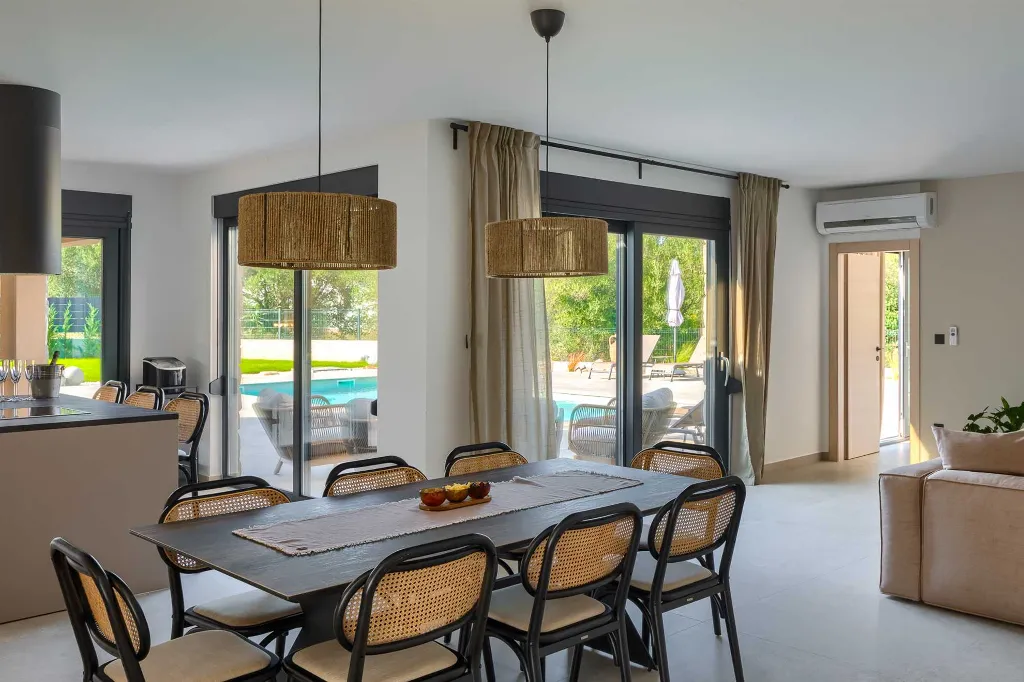 4-Bedroom Villa in Tar with Pool for 10 Guests