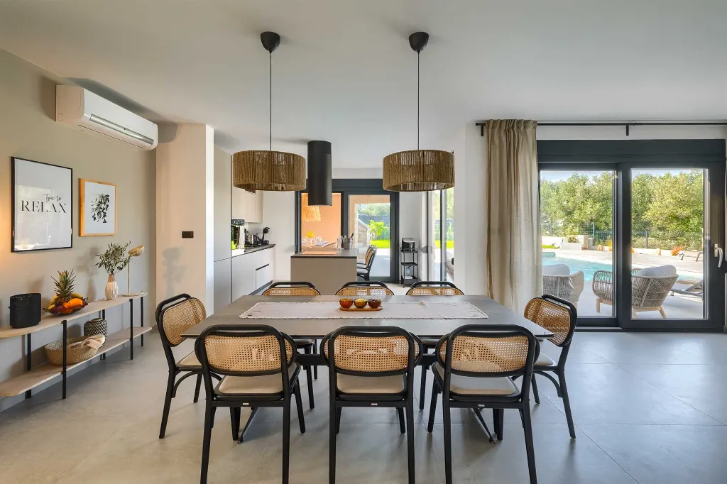 4-Bedroom Villa in Tar with Pool for 10 Guests
