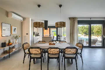 4-Bedroom Villa in Tar with Pool for 10 Guests