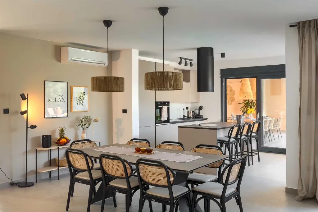 4-Bedroom Villa in Tar with Pool for 10 Guests