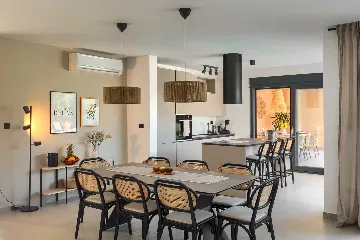 4-Bedroom Villa in Tar with Pool for 10 Guests