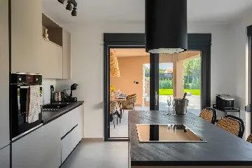 4-Bedroom Villa in Tar with Pool for 10 Guests