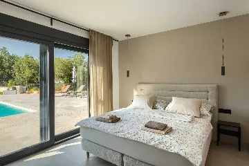 4-Bedroom Villa in Tar with Pool for 10 Guests