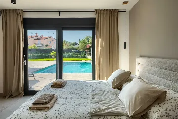 4-Bedroom Villa in Tar with Pool for 10 Guests