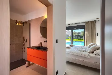 4-Bedroom Villa in Tar with Pool for 10 Guests