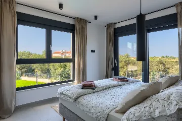 4-Bedroom Villa in Tar with Pool for 10 Guests