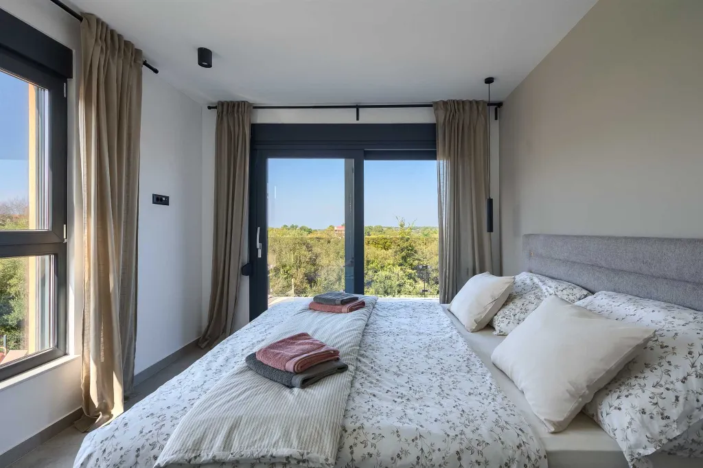 4-Bedroom Villa in Tar with Pool for 10 Guests