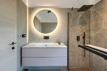 4-Bedroom Villa in Tar with Pool for 10 Guests